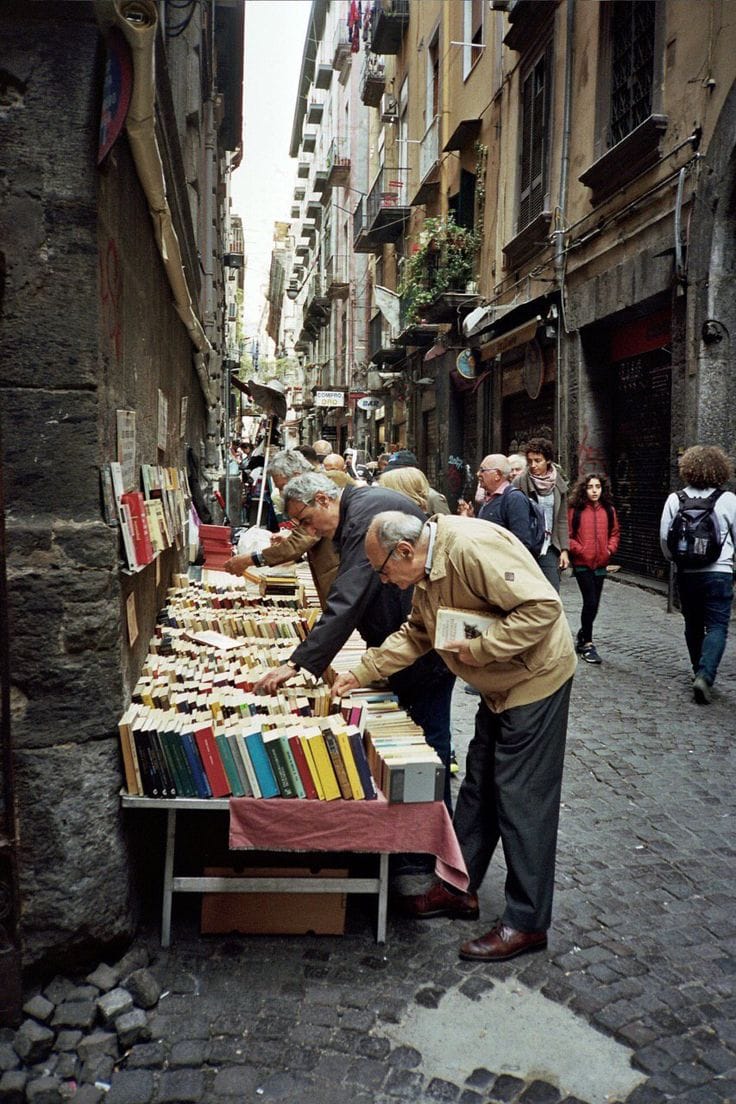 Lectores en una feria de libros de Buenos Aires